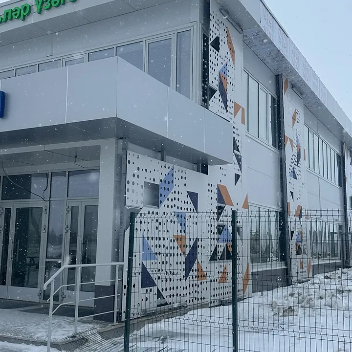 Инсталляции у входа